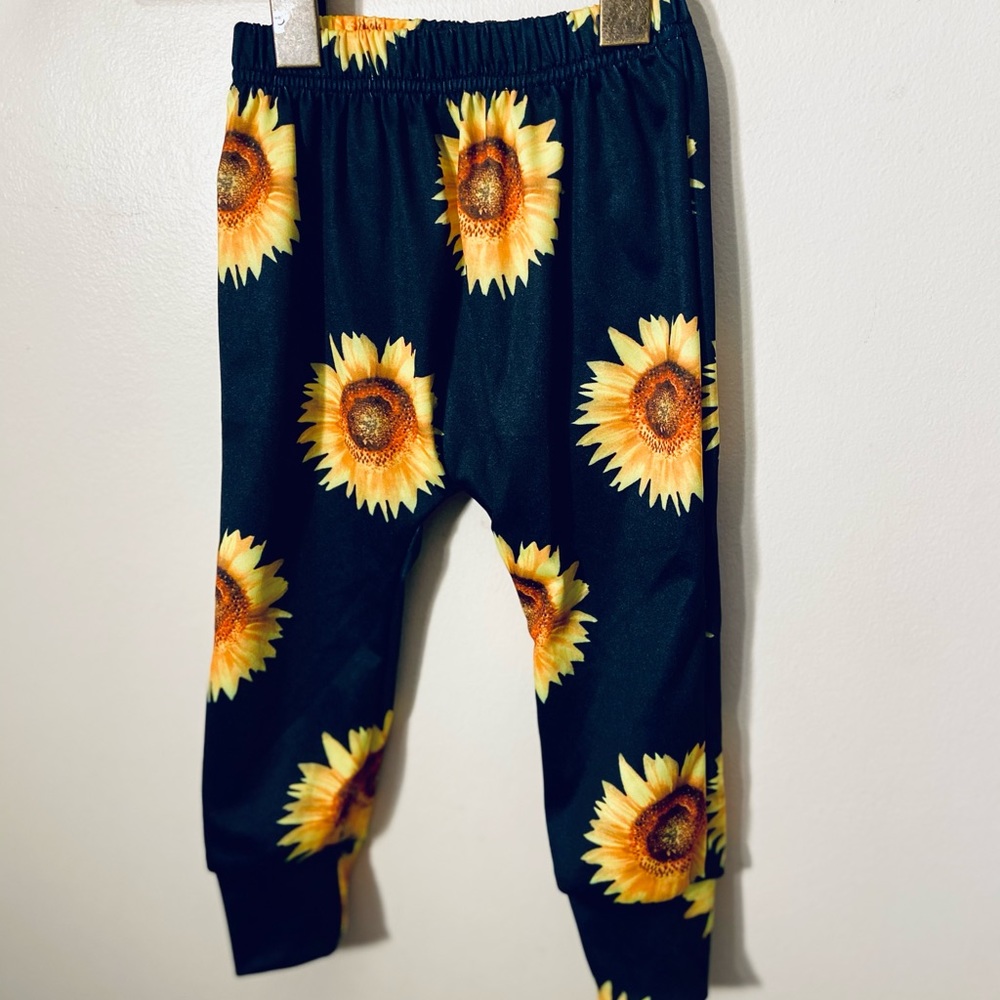 📚4/$20 SHEIN KIDS SUNFLOWER JOGGERS SILKY RELAXED